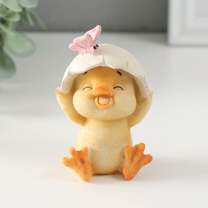 Фигурка полистоун «Утёнок со скорлупой и бабочкой», 6.5×5.5×8.5 см - Фото 1