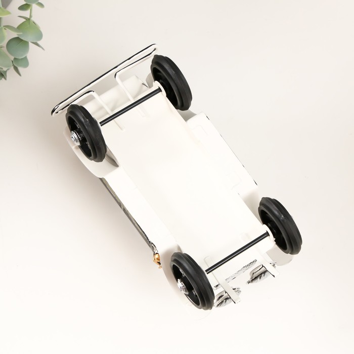 Сувенир металл "Ретро. Белое авто" 20х9,4х13 см - фото 1908012812