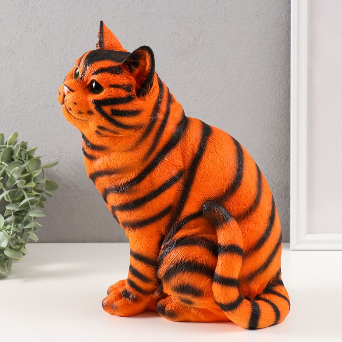 Копилка  "Кошка тигровая окраска" Высота 32 см, Ширина 16 см, Длина 23 см.