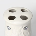 Набор аксессуаров для ванной комнаты Доляна «Изящный барельеф», 4 предмета (дозатор 250 мл, мыльница, 2 стакана), цвет белый - фото 9129680