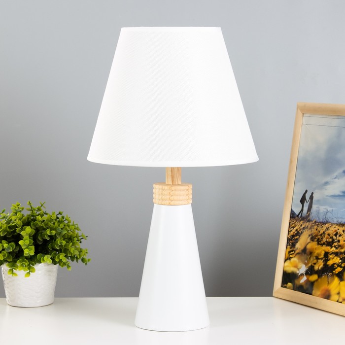 Настольная лампа "Аютаж" E27 40Вт белый 25х25х42,5 см RISALUX - Фото 1