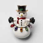 Брошь «Снеговик в шляпе», цветная в золоте - фото 320967896