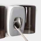 Выдавливатель для зубной пасты+держатель для зубных щёток с 2 стаканами, 20×10,2×6,2 см, цвет серый - фото 8740047