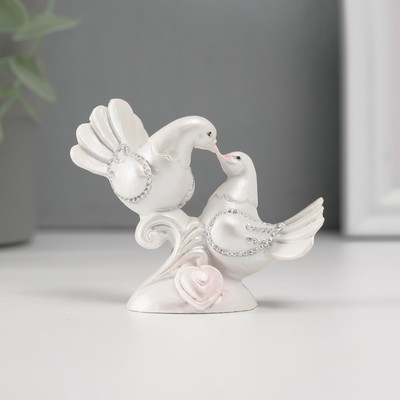 Фигурка полистоун «Два голубя», на подставке, 6.3×5.5×2.5 см, МИКС