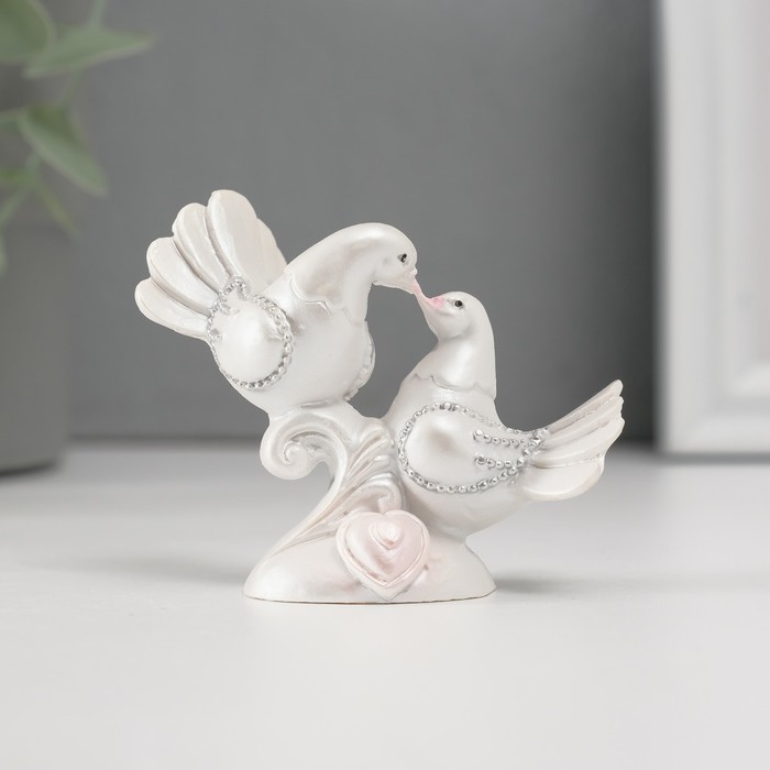 Фигурка полистоун «Два голубя», на подставке, 6.3×5.5×2.5 см, МИКС - Фото 1