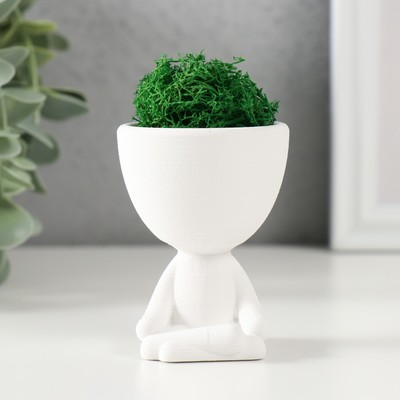 Стабилизированный мох в кашпо из бетона «Мистер Грин йог», белый, 5.3×6×7 см