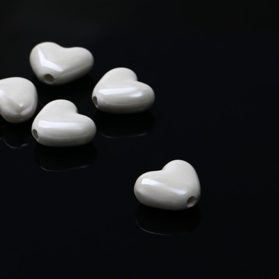 Бусина керамическая «Сердце» перламутровое, 1,5×1,7×0,5 см, (набор 5 шт.), цвет белый