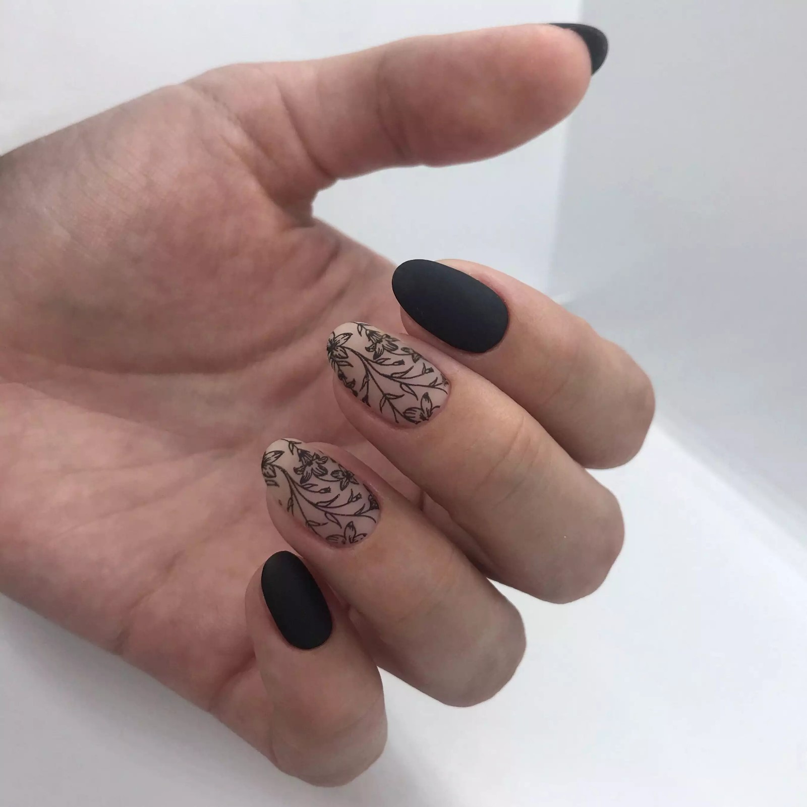 Dark Green Lace Stamping Nails : http://myrosesnails.blogspot.com/2015/01/lace-o