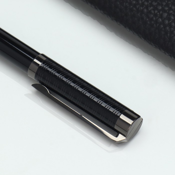 Ручка рифлёная, черный корпус, синяя паста 0.1 мм