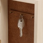 Ключница "Белые цветы" молочный дуб 17х22 см - фото 23652432