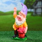 Садовая фигура "Гном-правая рука вверх" 10х13х30см МИКС - Фото 2