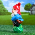 Садовая фигура "Гном-землекоп" 25см - Фото 2