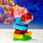 Садовая фигура "Гном с дровами" 15х20х34см - Фото 4