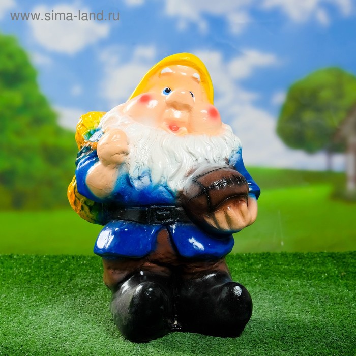 Садовая фигура "Гном-регби" 16х18х35см - Фото 1
