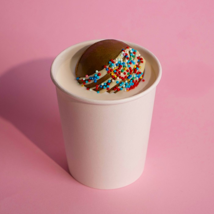 Шоколадная бомбочка "Любовь это", розовая, в стакане, 35 г