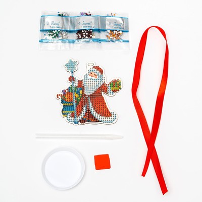 Алмазная мозаика на подвеске "Дедушка Мороз"+ емкость, стержень с клеевой подушечкой 9689