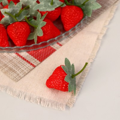 Муляж «Клубника», 3.5 см, фасовка по 20 шт.