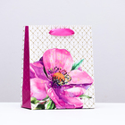 Пакет подарочный "Красивый цветок", фиолетовый,  18 х 22,3 х 10 см - фото 3843250