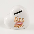 Копилка керамика "Белое сердце - Kiss me" 11х5х10,5 см - Фото 5