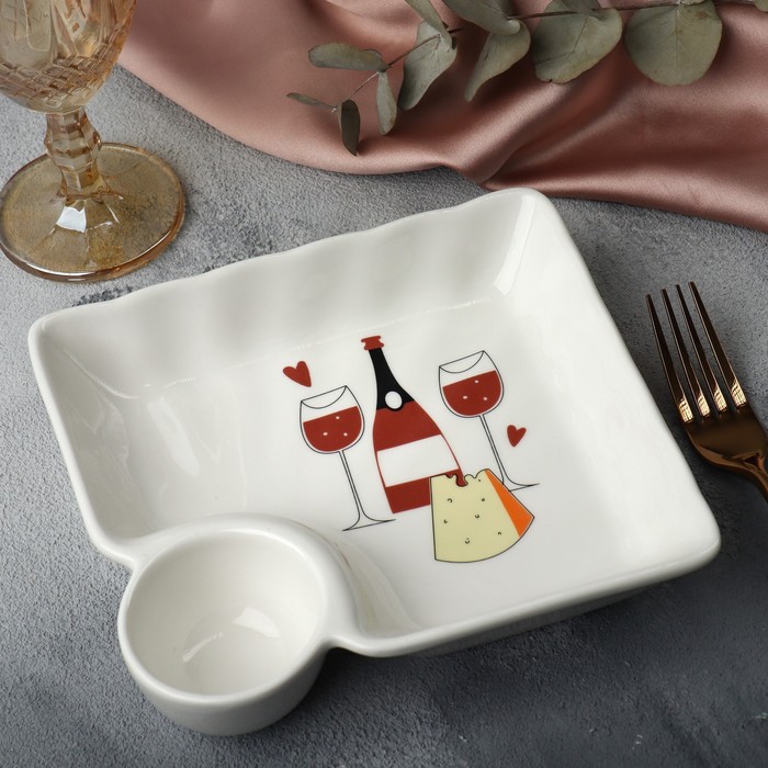 Блюдо керамическое с соусником «Вино», 18.6 х 17.5 х 4 см, цвет белый - Фото 1