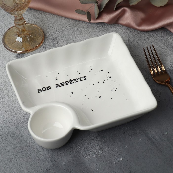 Блюдо керамическое с соусником Bon appetit, 18.6 х 17.5 х 4 см, цвет белый - фото 1910992006