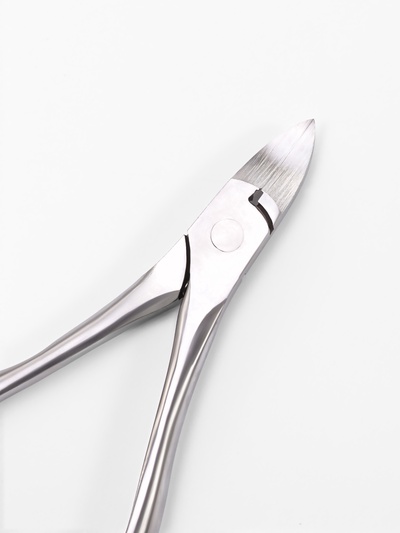 Кусачки педикюрные «Premium», скрытая пружина, изогнутая ручка, 12.5 см, длина лезвия-17 мм