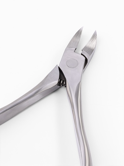 Кусачки педикюрные «Premium», скрытая пружина, изогнутая ручка, 12.5 см, длина лезвия-17 мм