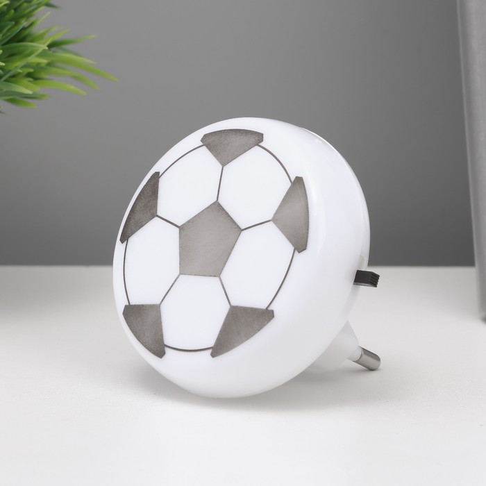 Ночник "Футбольный мяч" LED бело-черный 7х6х6,5 см RISALUX - Фото 1