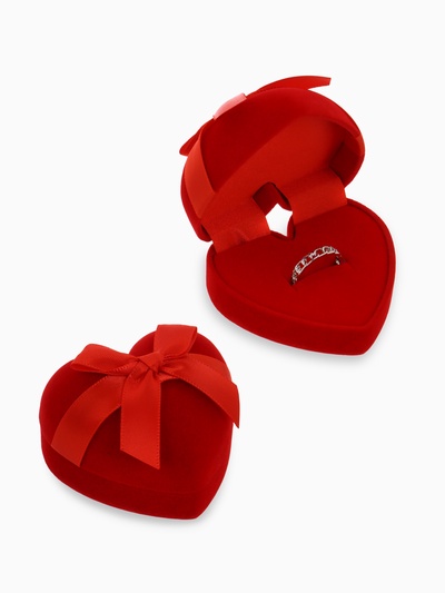 Футляр бархатный под серьги/кольцо «Сердце» с лентой, 6.2×6,2, цвет красный