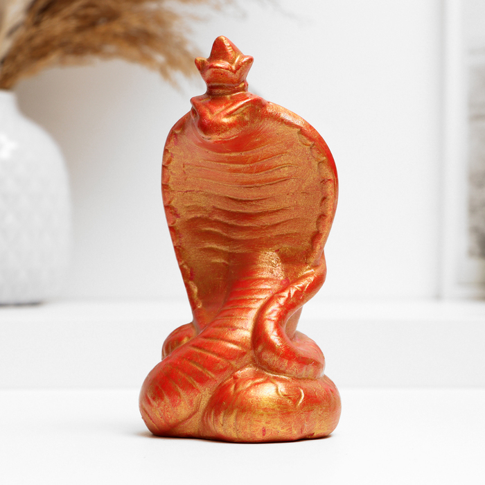 Фигура "Змея с короной" красный с позолотой, 8х8х16см