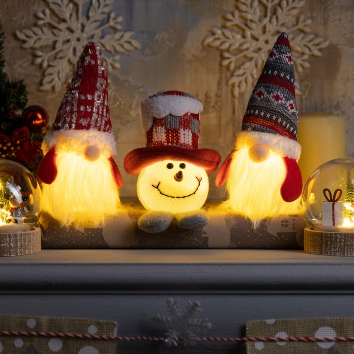 Светодиодная фигура «Снеговик в цилиндре» 6 × 11 × 6 см, текстиль, батарейки LR1130х3, свечение тёплое белое - фото 1908071507