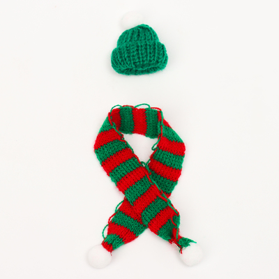 Вязанные шапка и шарфик для игрушек «Снежный день»