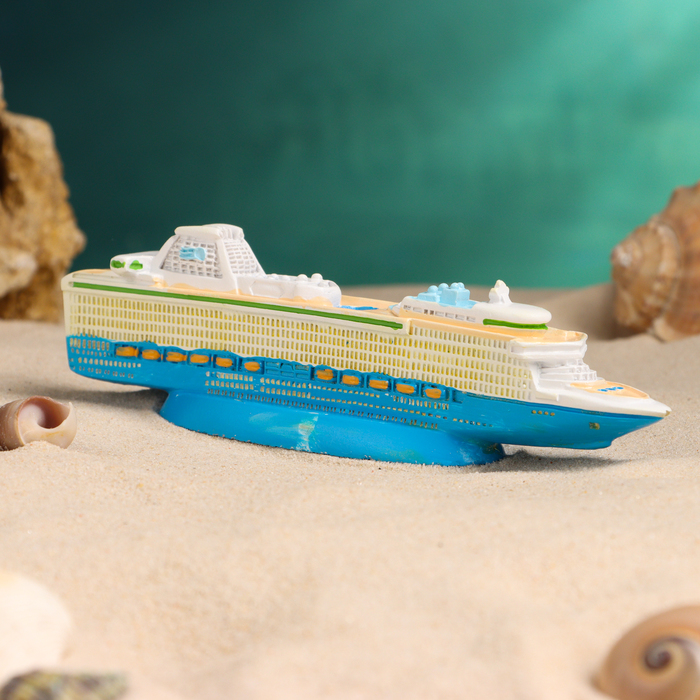Сувенирная модель корабля «Теплоход многоярусный», фигурка полистоун, 16 см - Фото 1