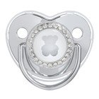 Соска - пустышка силиконовая ортодонтическая «Мишка», от 6 мес., с колпачком + держатель - цепочка, цвет серебренный, стразы - Фото 3