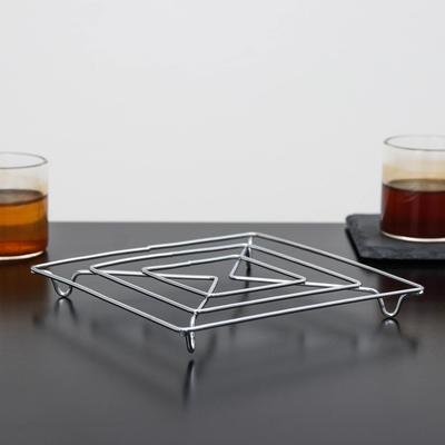 Подставка под горячее на ножках Доляна «Квадрат», 14×14×2 см, хром