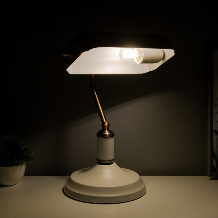Настольная лампа "Банкер" Е27 40Вт белый латунь 20х26х36см - фото 1906630153