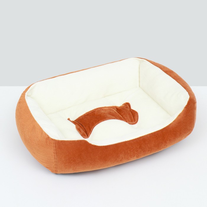 Лежанка-диван для животных "Косточка", 45 х 30 х 15, бело-коричневая