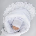 Комплект на выписку KinDerLitto «Бристоль», 5 предметов: одеяло, пелёнка, комбинезон-слип, шапочка, бант, демисезонный, рост 50-56 см, цвет белый - Фото 3