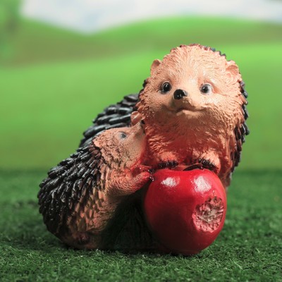 Садовая фигура "Ёжики с яблоком", 14 см х 14 см