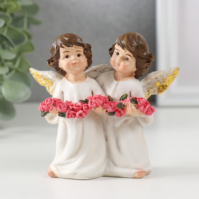 Сувенир полистоун Два ангела в платье с гирляндой из роз 8,7х10х4,2 см