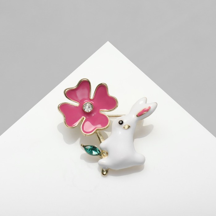Брошь «Зайчик» с цветком, цветная в золоте - Фото 1