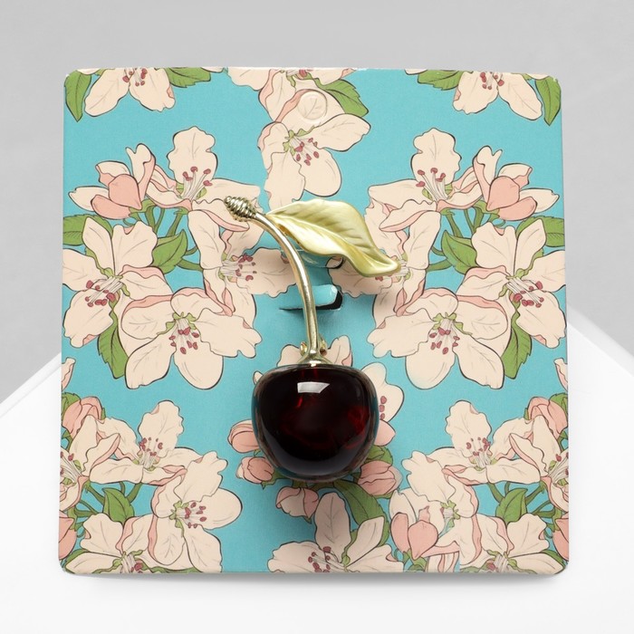 Брошь «Вишенка» с листочком, бордово-зелёная в золоте - Фото 1