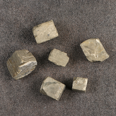 Набор камней коллекционных сувенирных «Пирит», колотый, фракция 1 - 1.5 см, 100 г