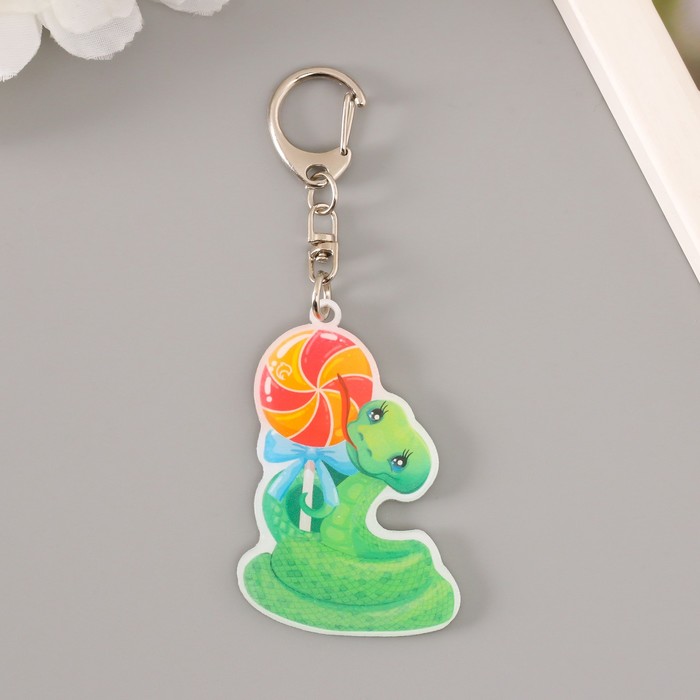 Брелок для ключей на карабине «Змеёныш с леденцом», акрил, 6×4.1 см