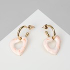 Серьги с эмалью «Сердце» разводы, цвет бело-розовый в золоте - Фото 1