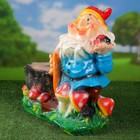 Садовая фигура "Гном с пнем" 22х43х50см - Фото 2