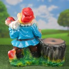 Садовая фигура "Гном с пнем" 22х43х50см - Фото 3