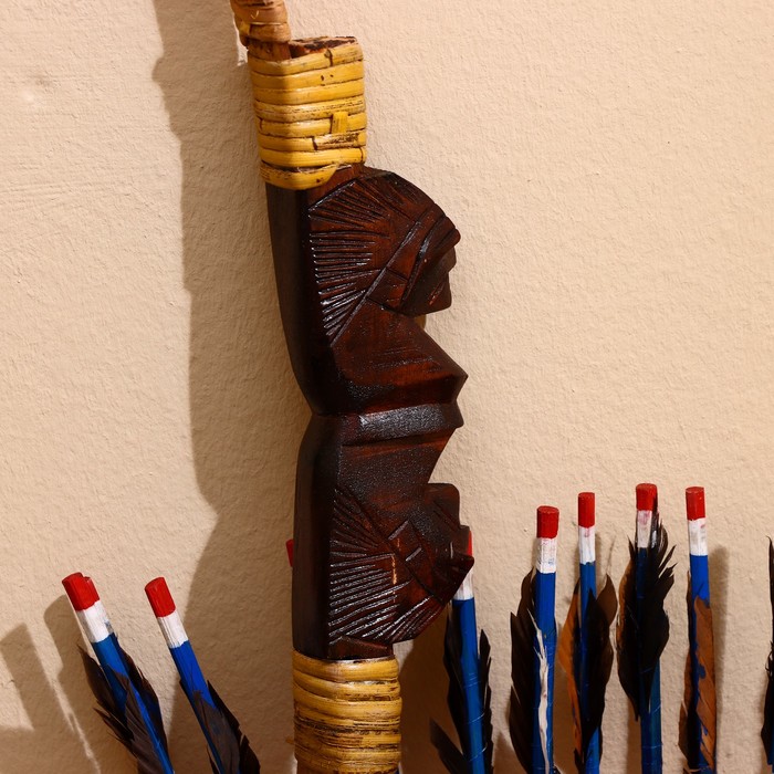 Сувенир Лук со стрелами из бамбука 125х65х3 см - фото 1887653333