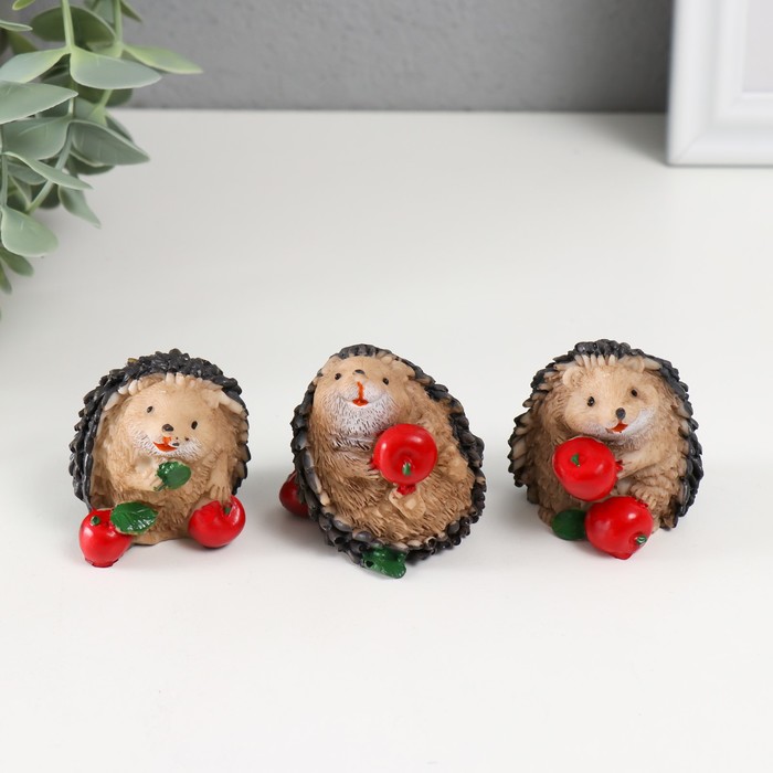 Фигурка полистоун «Ёжик с яблоком», 3.8×4.7×4.4 см, МИКС - Фото 1