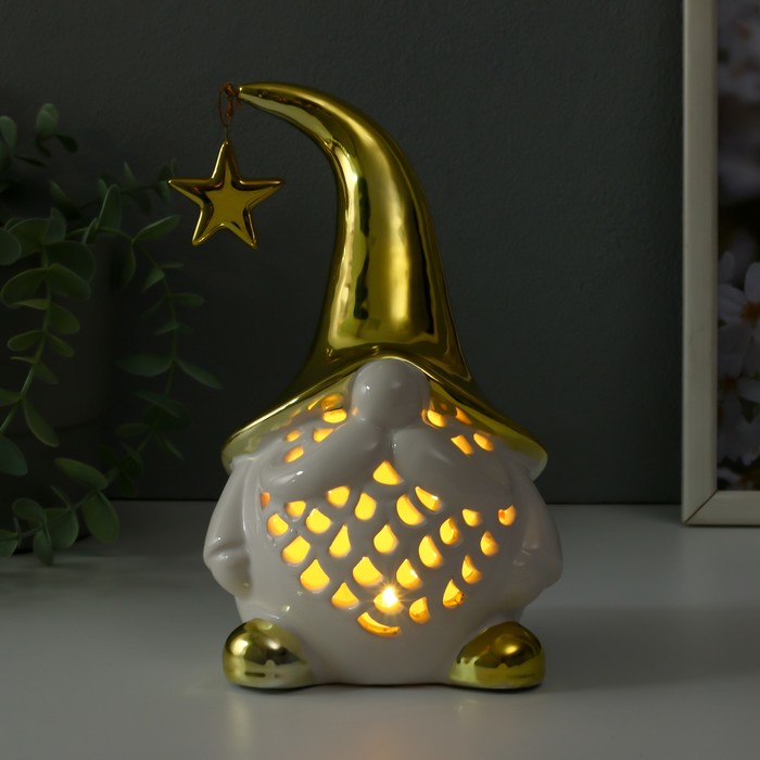 Сувенир керамика свет "Гном в золотом колпаке со звездой" белый 11,6х10,7х19,3 см